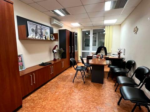 комерційна за адресою Валентинівська вул. (Блюхера), 22