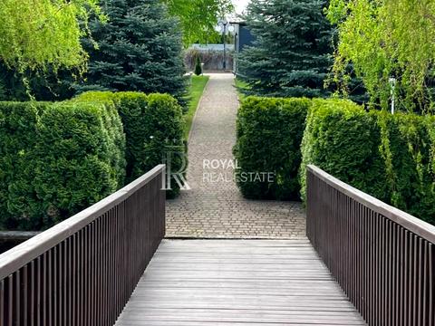 будинок за адресою с. Вишеньки, Кар'єрна вул., 8