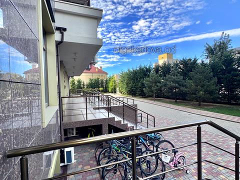 коммерческая по адресу Литературная ул., 8