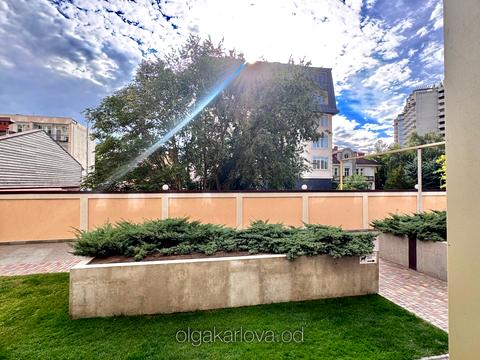 коммерческая по адресу Литературная ул., 8