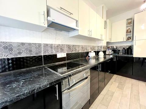 квартира за адресою Івана Величковського вул., 61