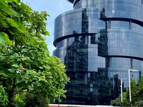 комерційна за адресою Болсуновська вул. (Сергія Струтинського), 2