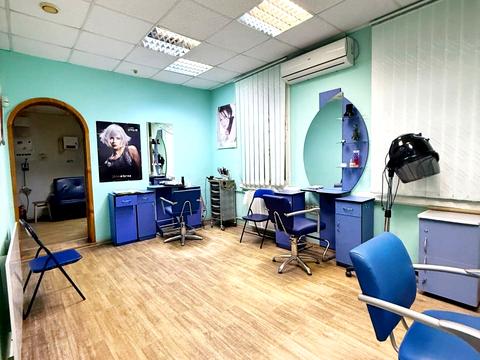 комерційна за адресою 1-ша Набережна річки Стрілка вул., 10б