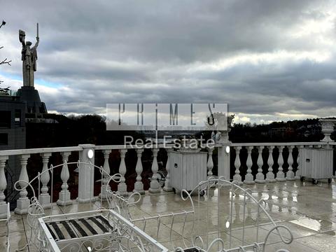 будинок за адресою Миколи Міхновського бульв. (Дружби народів)