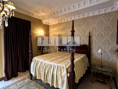 будинок за адресою Миколи Міхновського бульв. (Дружби народів)