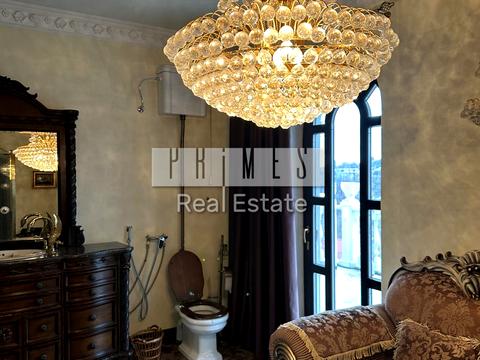 будинок за адресою Миколи Міхновського бульв. (Дружби народів)