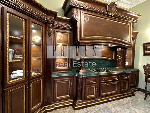 будинок за адресою Миколи Міхновського бульв. (Дружби народів)