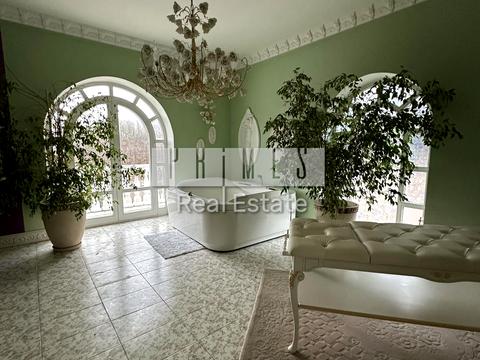 будинок за адресою Миколи Міхновського бульв. (Дружби народів)