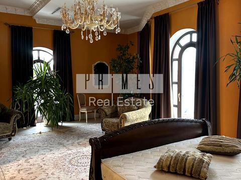 будинок за адресою Миколи Міхновського бульв. (Дружби народів)