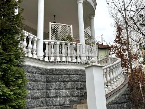 будинок за адресою Миколи Міхновського бульв. (Дружби народів)