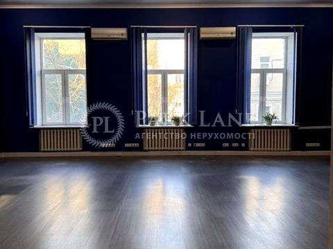 комерційна за адресою Рейтарська вул., 4