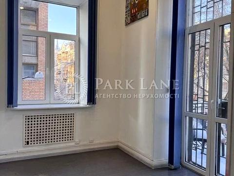 комерційна за адресою Рейтарська вул., 4