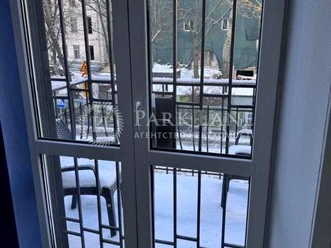 комерційна за адресою Рейтарська вул., 4