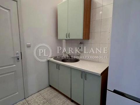 комерційна за адресою Рейтарська вул., 4