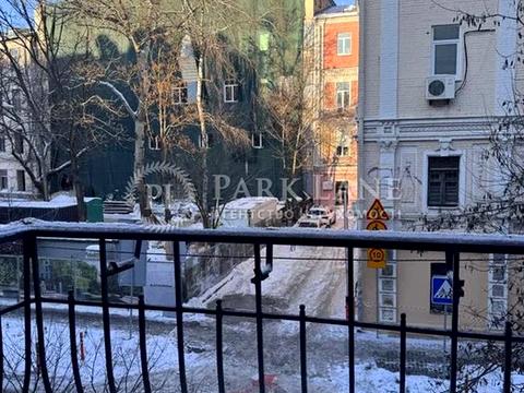 комерційна за адресою Рейтарська вул., 4