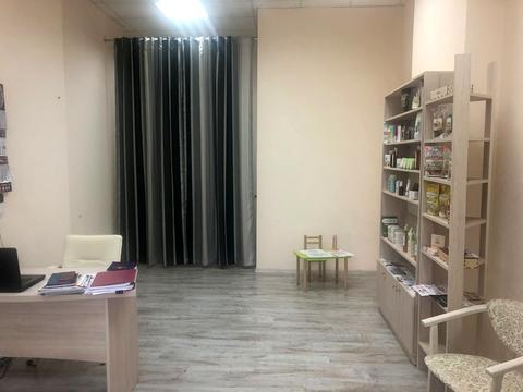 комерційна за адресою Раїси Окіпної вул., 8