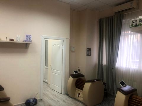 комерційна за адресою Раїси Окіпної вул., 8