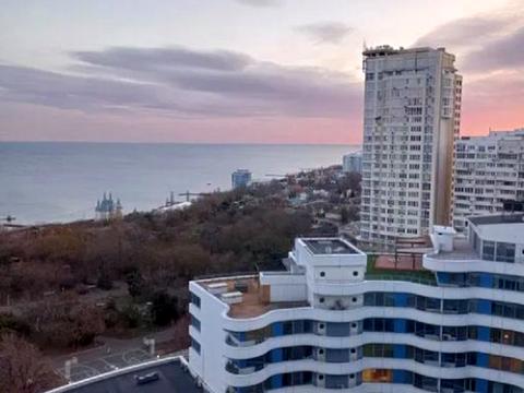 квартира за адресою Літературна вул., 1а