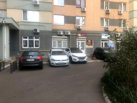 комерційна за адресою Раїси Окіпної вул., 8