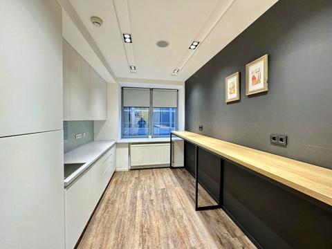 коммерческая по адресу Спортивна площа, 3