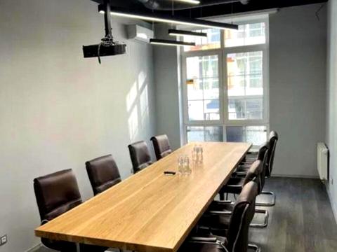 комерційна за адресою Дегтярна вул., 8