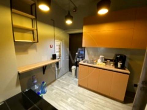 комерційна за адресою Анни Ахматової вул., 22