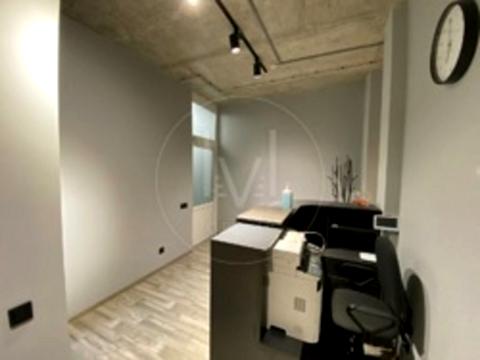 комерційна за адресою Анни Ахматової вул., 22