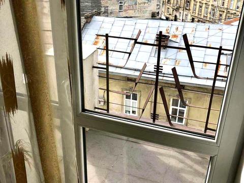 коммерческая по адресу Костомарова ул., 1-3