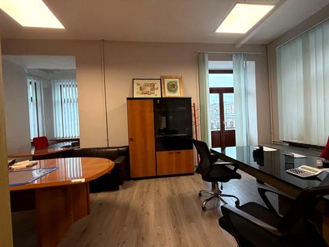 комерційна за адресою Хрещатик вул. (Kreschatic), 15