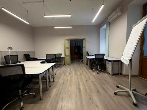 комерційна за адресою Хрещатик вул. (Kreschatic), 15