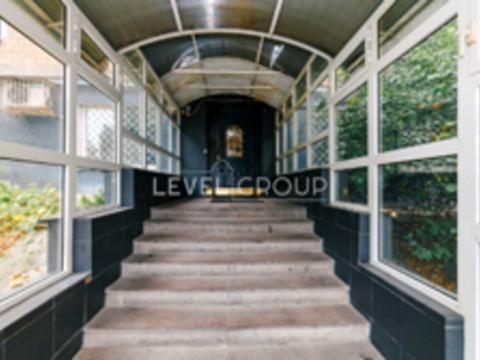 комерційна за адресою Київ, Уманська вул., 35