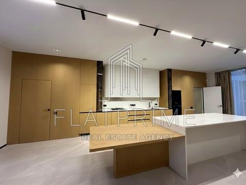 будинок за адресою Набережна вул.