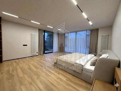 будинок за адресою Набережна вул.