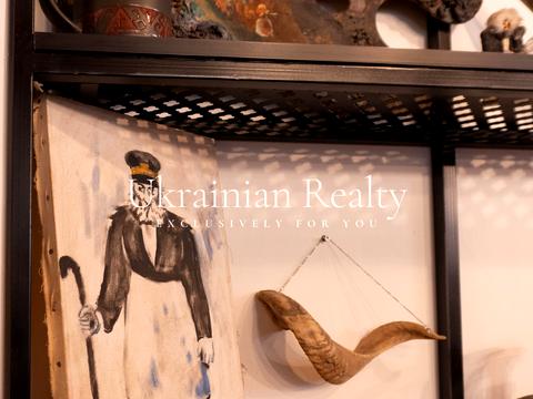 комерційна за адресою Центральна вул., 21-Б