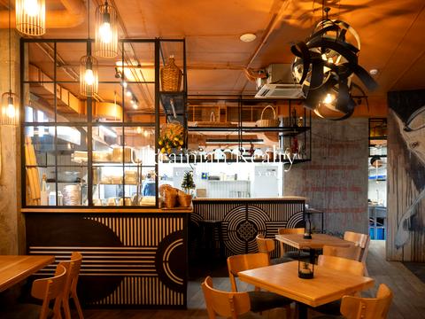 комерційна за адресою Центральна вул., 21-Б