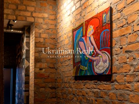 комерційна за адресою Центральна вул., 21-Б