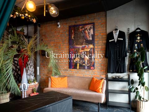 комерційна за адресою Центральна вул., 21-Б