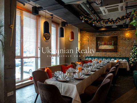 комерційна за адресою Центральна вул., 21-Б