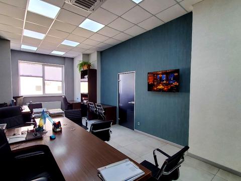 комерційна за адресою Степана Бандери вул., 2/1а