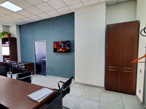 комерційна за адресою Степана Бандери вул., 2/1а