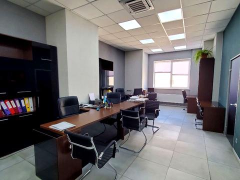 комерційна за адресою Степана Бандери вул., 2/1а