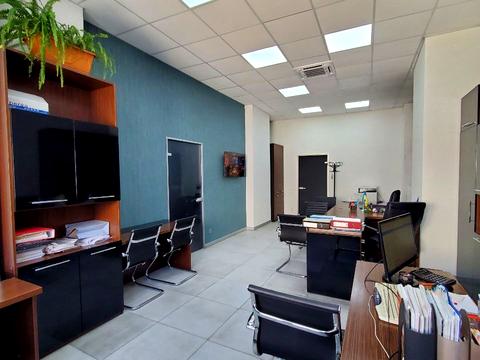 комерційна за адресою Степана Бандери вул., 2/1а