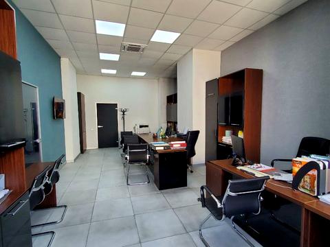 комерційна за адресою Степана Бандери вул., 2/1а