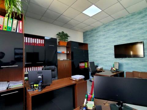 комерційна за адресою Степана Бандери вул., 2/1а