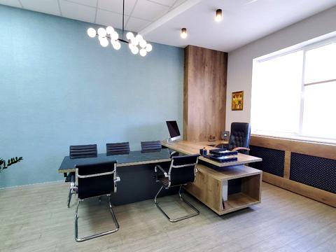 комерційна за адресою Степана Бандери вул., 2/1а