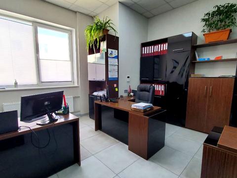 комерційна за адресою Степана Бандери вул., 2/1а