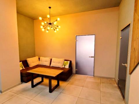 комерційна за адресою Степана Бандери вул., 2/1а