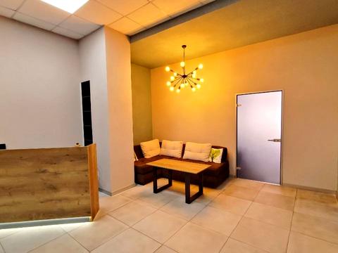 комерційна за адресою Степана Бандери вул., 2/1а