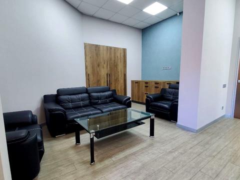 комерційна за адресою Степана Бандери вул., 2/1а