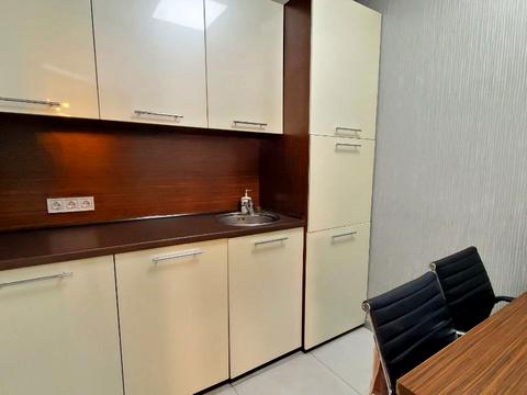 комерційна за адресою Степана Бандери вул., 2/1а